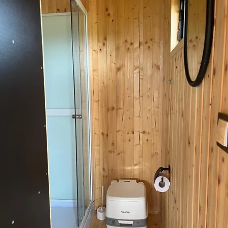 Tiny Glamp - Kontejner Louka Lüks kamp alanı